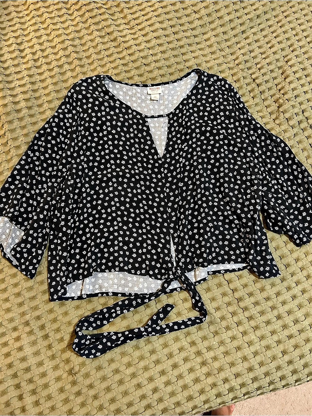 Mossimo Supply Co. Daisy Print Tie-Front Crop Blouse. in Black & White